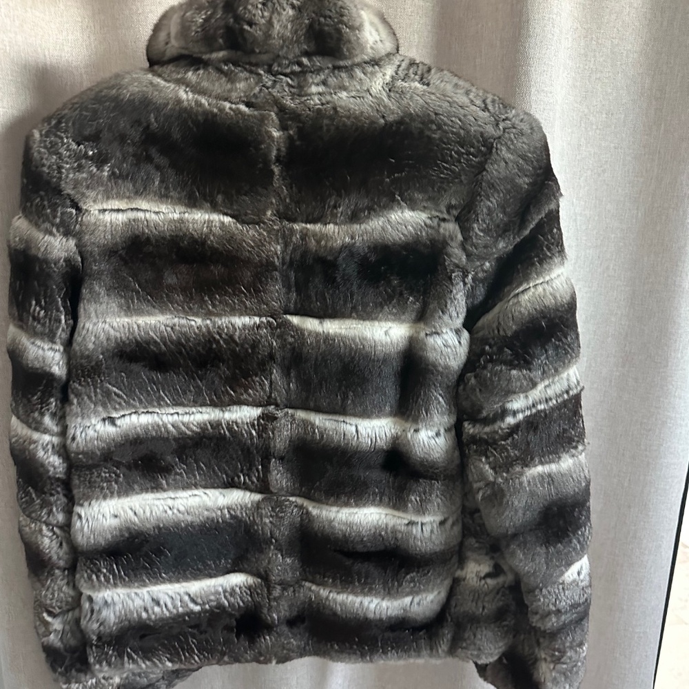 Authentic Genuine Chinchilla Waist-Length Jacket in Medium, Pristine Condition - Picture 4 of 9